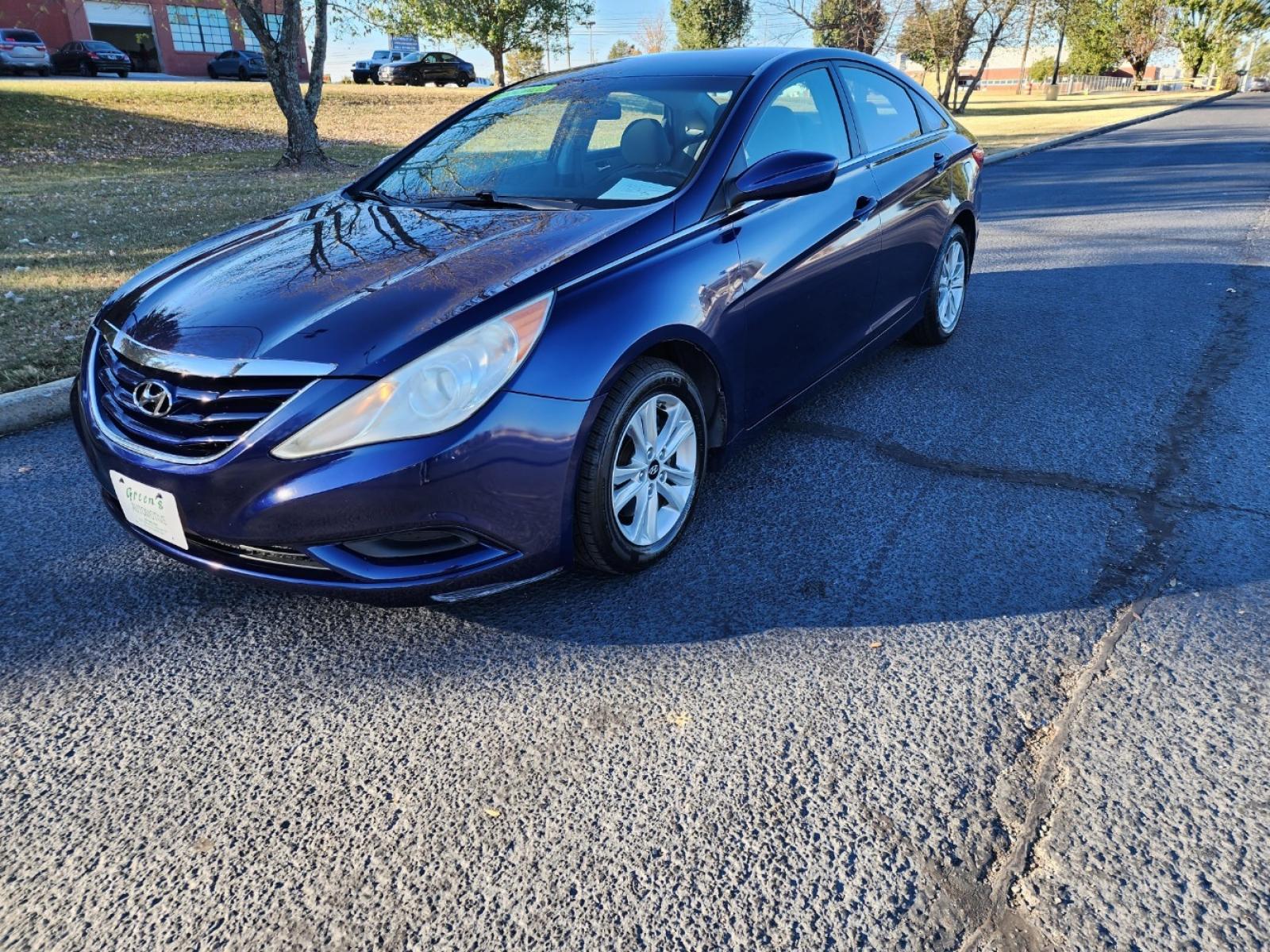 2011 Blue /Gray Hyundai Sonata GLS Auto (5NPEB4AC6BH) with an 2.4L L4 DOHC 16V engine, 5-Speed Automatic transmission, located at 1221 Madison St., Shelbyville, TN, 37160, (931) 680-9439, 0.000000, 0.000000 - Photo #0